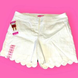Isaac Mizrahi White Scalloped Shorts